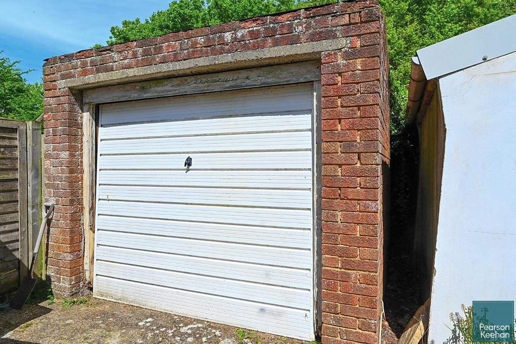 25 Neville Ave, BN3 (27).jpg