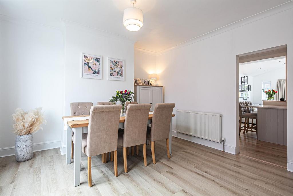 Sitting/dining room