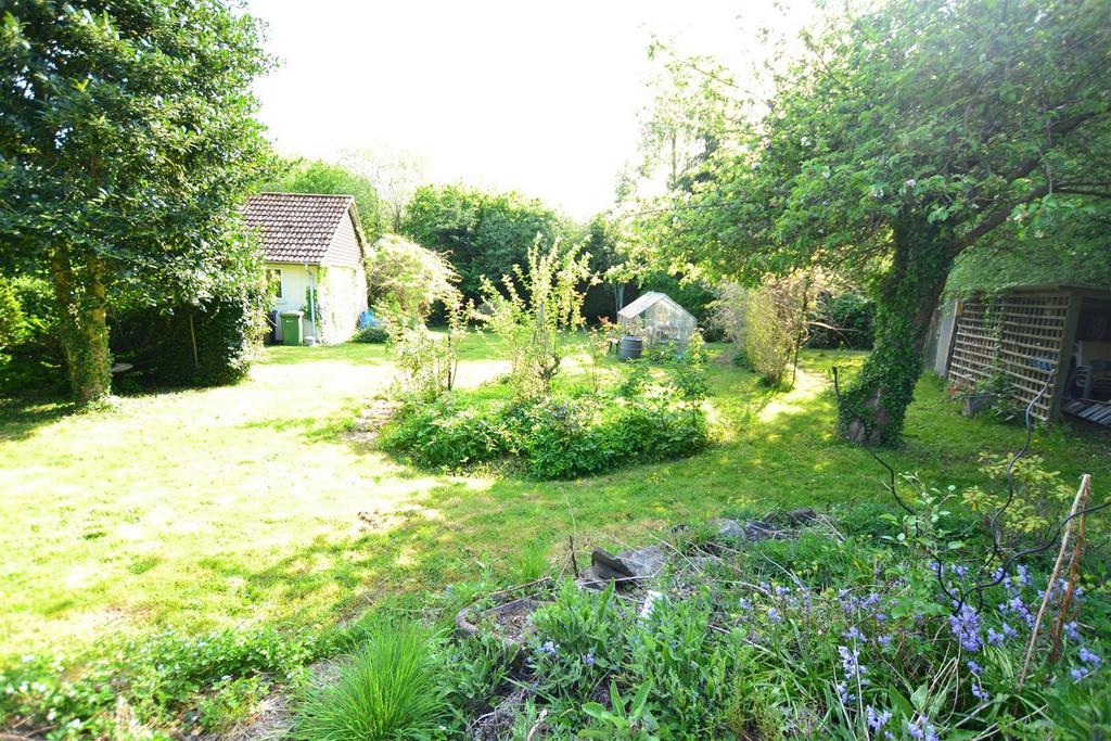 Gardens Nr Bungalow