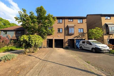 7 Roebuck Close, Feltham, TW13 7DE