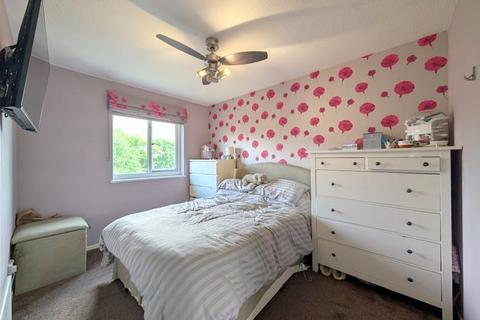 7 Roebuck Close, Feltham, TW13 7DE