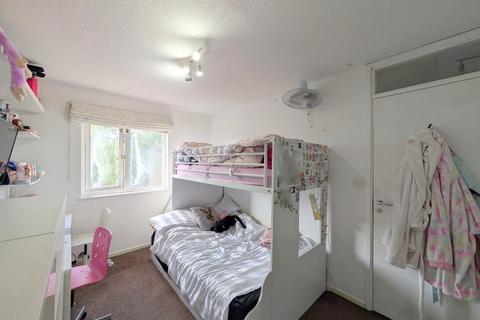 7 Roebuck Close, Feltham, TW13 7DE