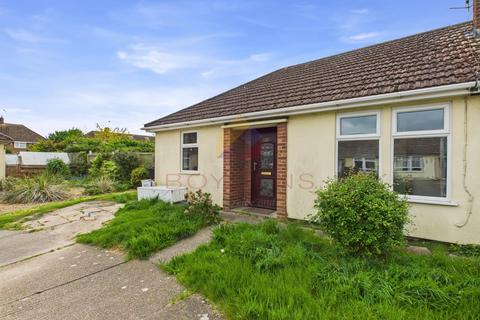 2 bedroom semi-detached bungalow for sale, Regent Close, Colchester CO7