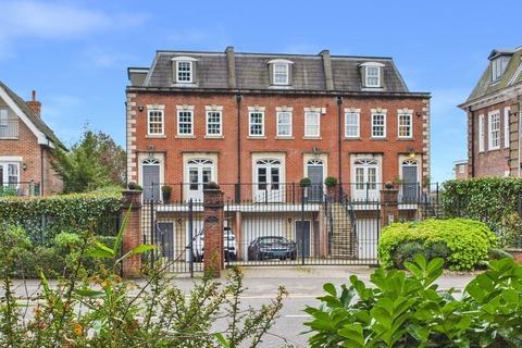 4 bedroom end of terrace house for sale, Springfield Place, Gerrards Cross, Buckinghamshire, SL9