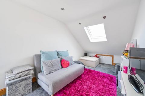 77 Skeltons Lane, London, E10 5BS