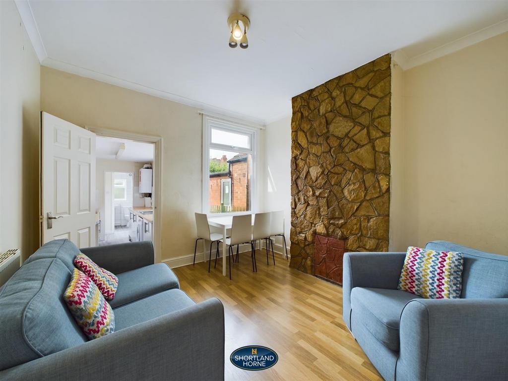 CAM01906 G0-PR0236-STILL002.jpg