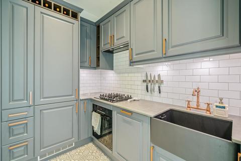 2 bedroom apartment for sale, Courtfield Road, South Kensington SW7
