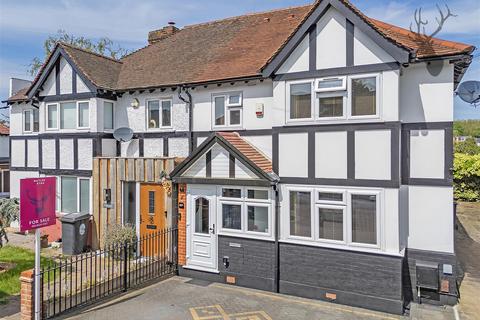 4 bedroom semi-detached house for sale, New Road, London E4