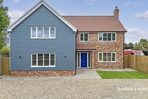 4 bedroom detached house for sale, Harwich Road, Manningtree CO11
