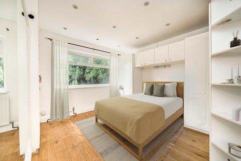 undefined, Bowness Crescent, London SW15