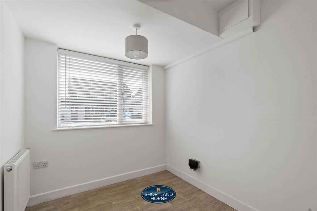 Office/bedroom 4