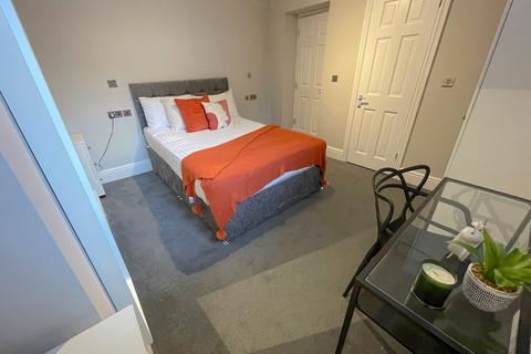1 bedroom in a house share to rent, Upper Parliament Street, L8 7LF,