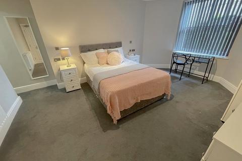 1 bedroom in a house share to rent, Upper Parliament Street, L8 7LF,