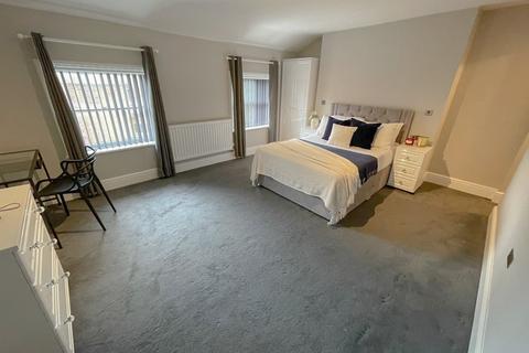 1 bedroom in a house share to rent, Upper Parliament Street, L8 7LF,