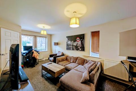 2 bedroom terraced house to rent, Highfield Court, Ossett, West Yorkshire, WF5