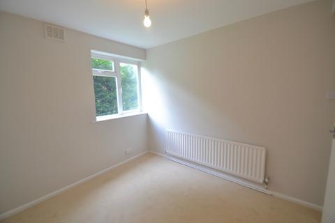 2 bedroom apartment to rent, Abbots Court, Sale, M33 2DB