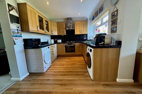 3 bedroom semi-detached house for sale, Chelmer Way, Burnham-On-Crouch