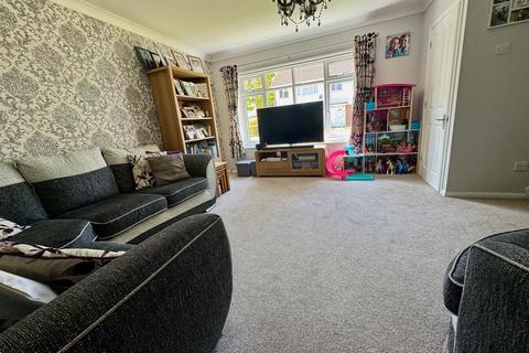 3 bedroom semi-detached house for sale, Chelmer Way, Burnham-On-Crouch