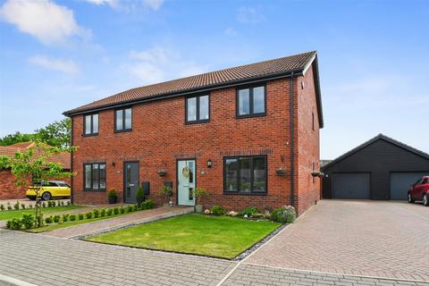 1 Dunningham Drive, Raydon, Ipswich, IP7 5FN