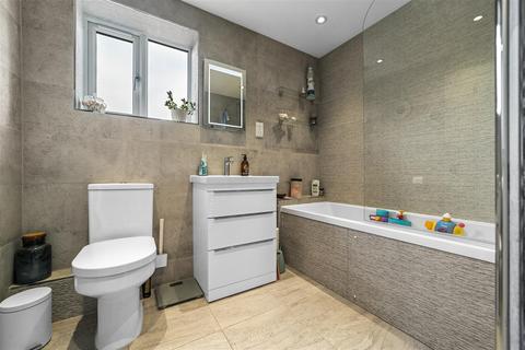 1 Dunningham Drive, Raydon, Ipswich, IP7 5FN