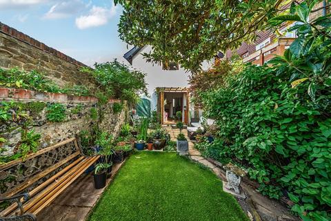 2 bedroom detached house for sale, Drummond Road, Guildford