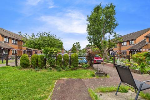 1 bedroom retirement property for sale, Berryscroft Road, Staines-upon-Thames, Surrey, TW18