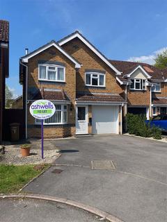 4 bedroom detached house to rent, Kew Walk, Andover SP10