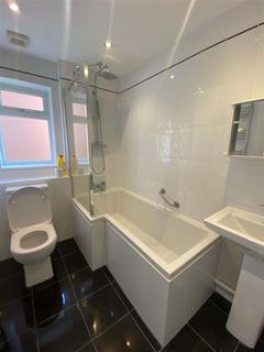 4 bedroom detached house to rent, Kew Walk, Andover SP10