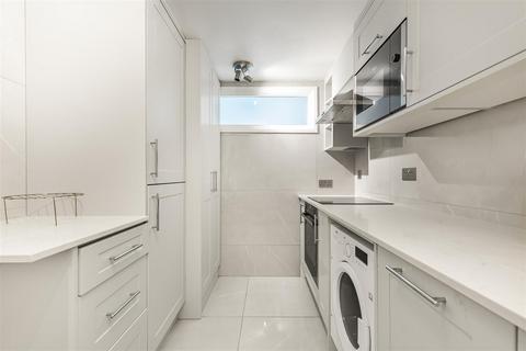 2 bedroom apartment for sale, Cheylesmore House, Chelsea, London, SW1W