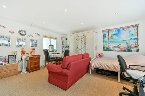 Studio for sale, Tolworth Close, Surbiton, KT6