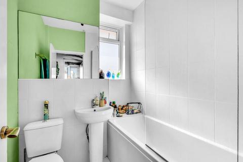 Studio for sale, York Road, Battersea , London, SW11 3QT