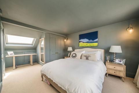 71 Ellerton Road, Surbiton, KT6 7TY