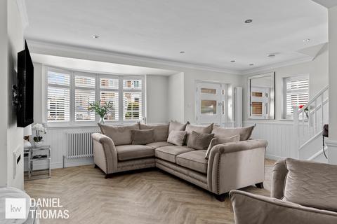 12 Woodbrook Gardens, Waltham Abbey, EN9 3DA
