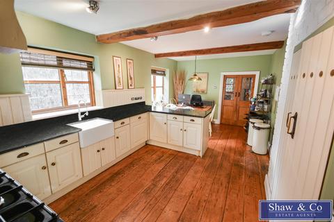 6 bedroom detached house for sale, Timsway, Staines-upon-Thames TW18