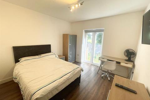 *£115pppw excl bills*  3 Queens Road East, Beeston