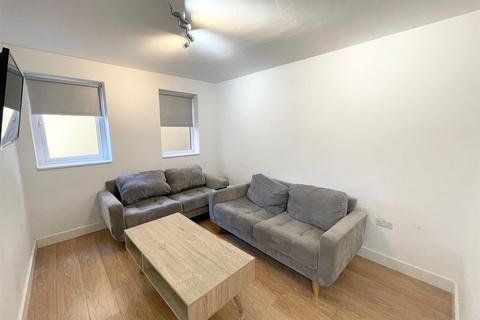 undefined, *£115pppw excl bills*  3 Queens Road East, Beeston
