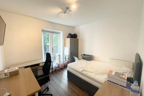 undefined, *£115pppw excl bills*  3 Queens Road East, Beeston