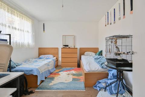 3 bedroom flat to rent, Perryfield Way, Colindale, NW9