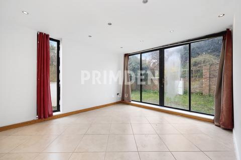 4 bedroom house to rent, Tavistock Mews, Holloway, N19