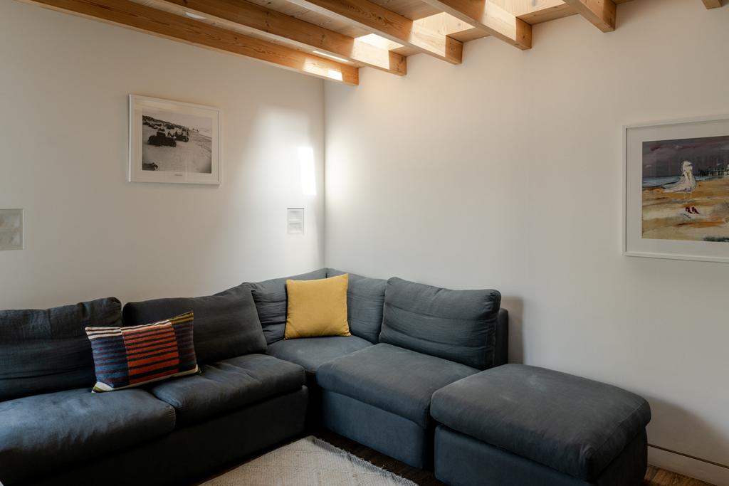 279990   20250424 the sea house camber tmh 89 h...