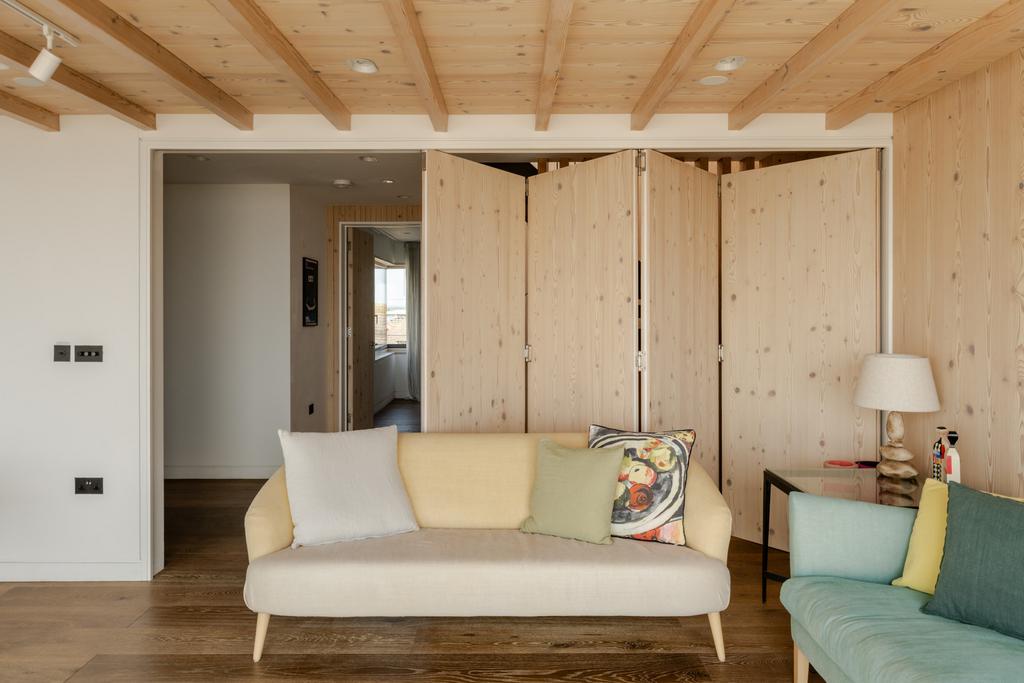 279957   20250424 the sea house camber tmh 53 h...