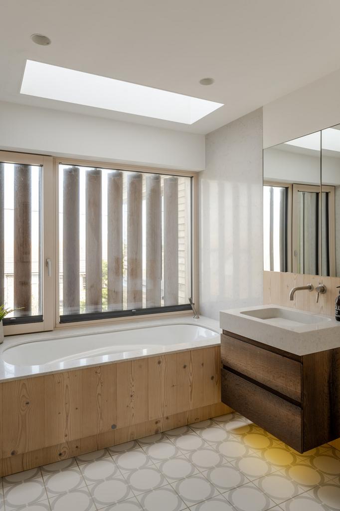 279969   20250424 the sea house camber tmh 67 h...