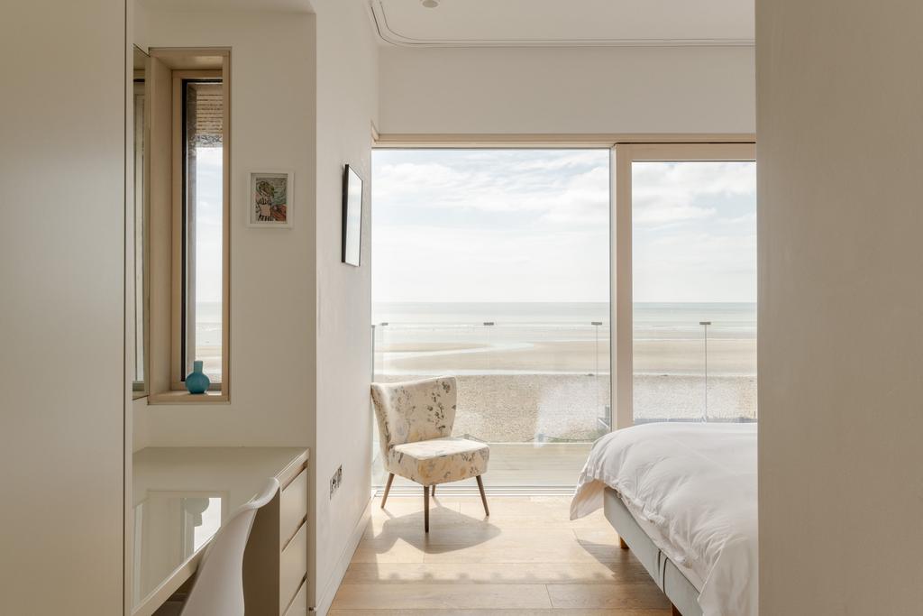 279970   20250424 the sea house camber tmh 68 h...
