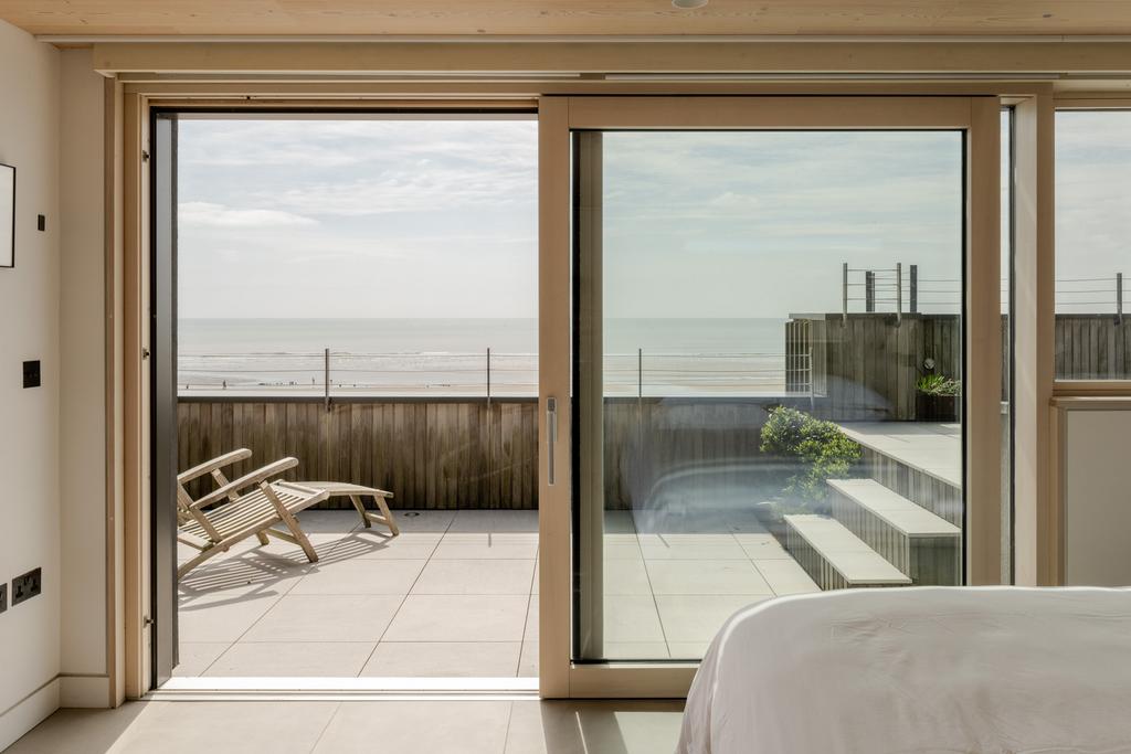 279975   20250424 the sea house camber tmh 74 h...