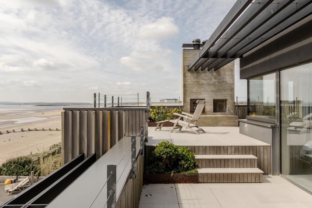 279977   20250424 the sea house camber tmh 76 h...