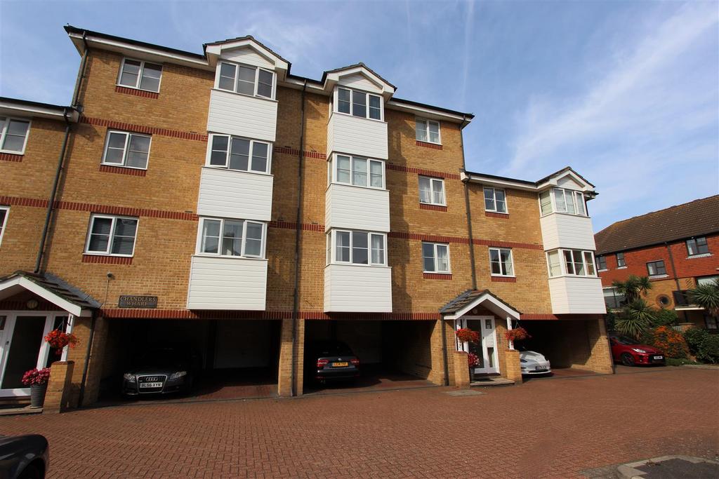 Chandlers Wharf, Rochester ME1 2 bed apartment - £1,375 pcm (£317 pw)