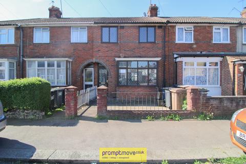 3 bedroom terraced house to rent, Connaught Road Luton LU4 8ES