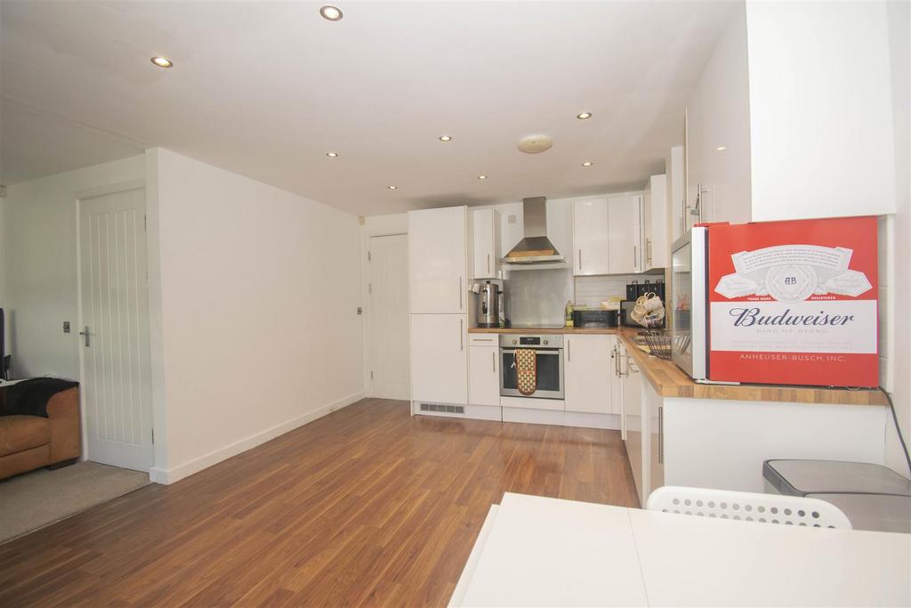Modern open plan kitchen/diner