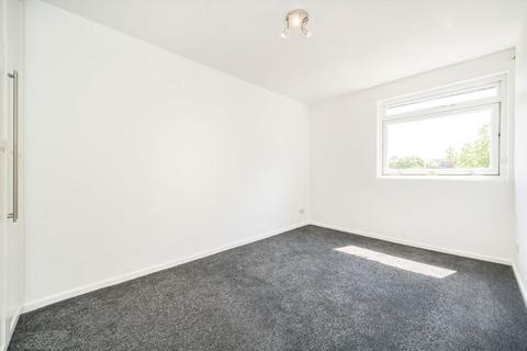 3 bedroom flat to rent, John Ruskin Street, London SE5