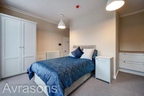 Studio to rent, Brixton Road, Oval